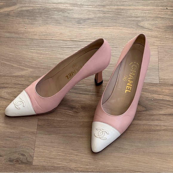 Vintage Chanel Pink Cap Toe Heels / Vintage Chanel Pink Cap Toe Pumps - Picture 1 of 7